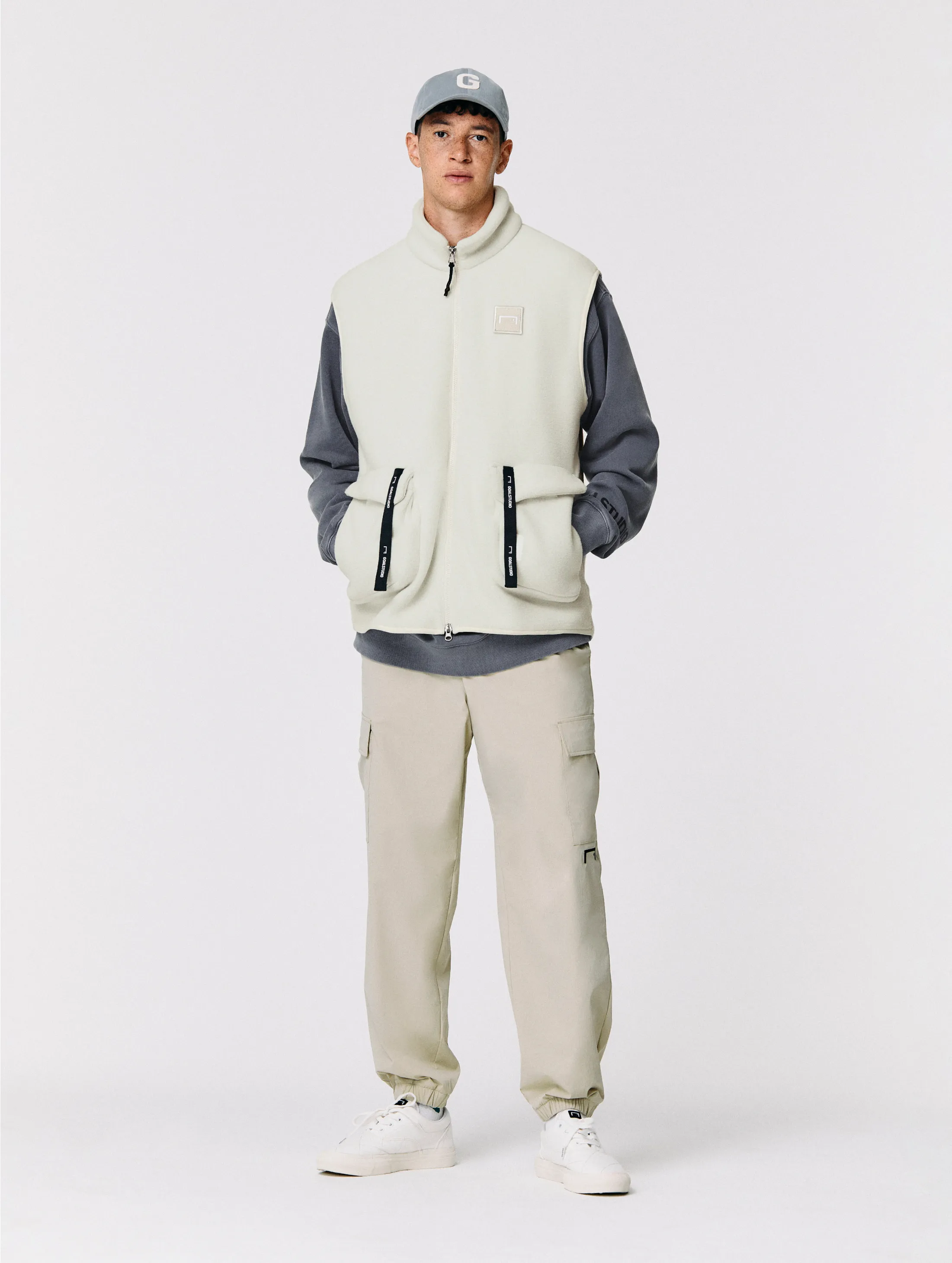 LOGO TAPE MICRO FLEECE VEST-IVORY